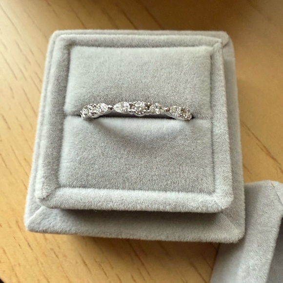 Kendra Scott Melanie 14k White Gold Band Ring in White Diamond - Picture 5 of 10